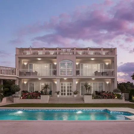 Deluxe Carissa شقة *